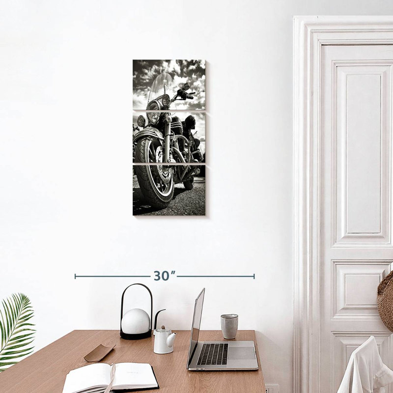 Moto monochromatique, H 27 po x l 12 po