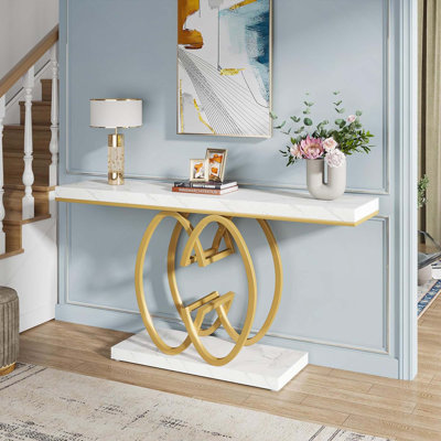 Console moderne en faux marbre 55 "avec base géométrique dorée pour le salon, le couloir, le vestibule