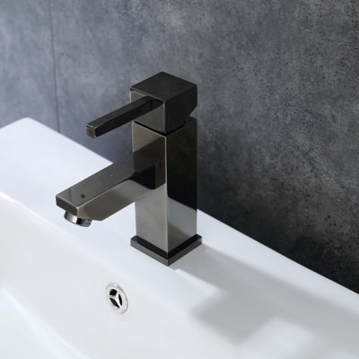 Single-Hole Bathroom Faucet with Drain Assembly