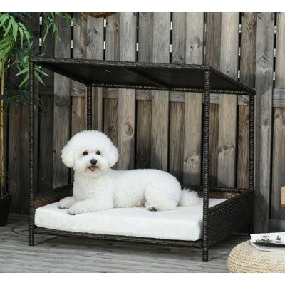 Lit pour chien en rotin surélevé Dog House