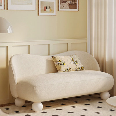 Canapé pour petit appartement crème