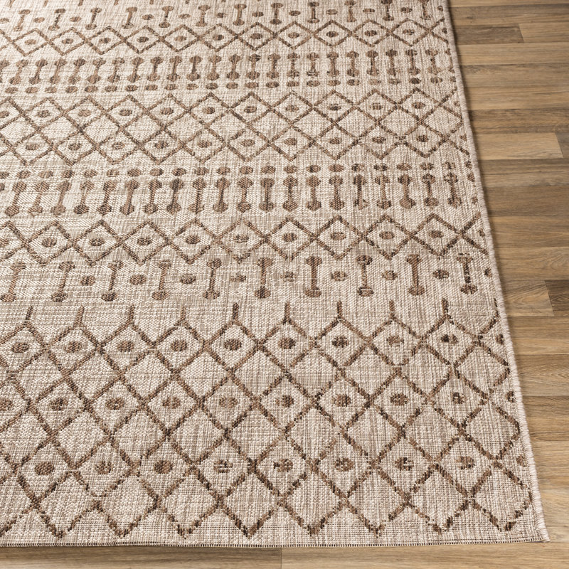 Hilrich Geometric Indoor / Outdoor Rug, Rectangle 6'7" x 9'