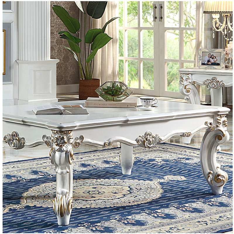 Table basse en perle antique avec pieds en volute