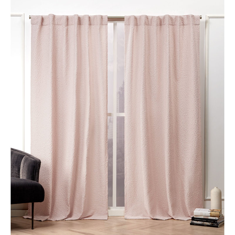 Paire de rideaux filtrant la lumière avec passe-tringle Nicole Miller, Rosé, 50 po x 96 po