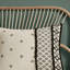 Très grand / très grand édredon. Mélange de coton et de lin. Look moderne. Imprimé à losanges noirs avec bordure. Texture naturelle. Facile à laver et très grand. Décor. Imprimé. Chenille texturée. Lavable-121231962