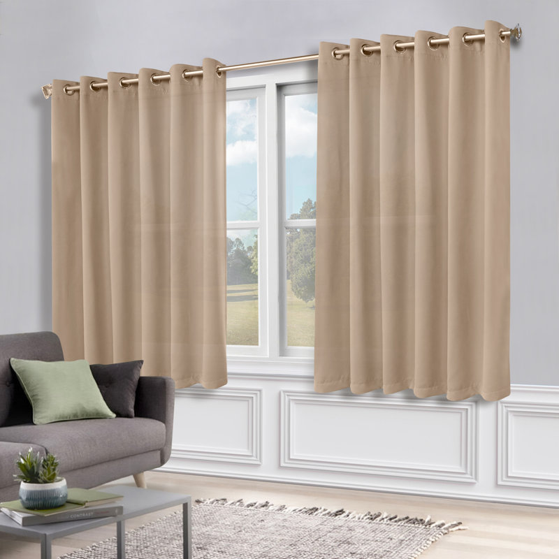 Paire de rideaux obscurcissant avec œillets Millendon, Bois de frêne fumé, L 70 po x L 63 po