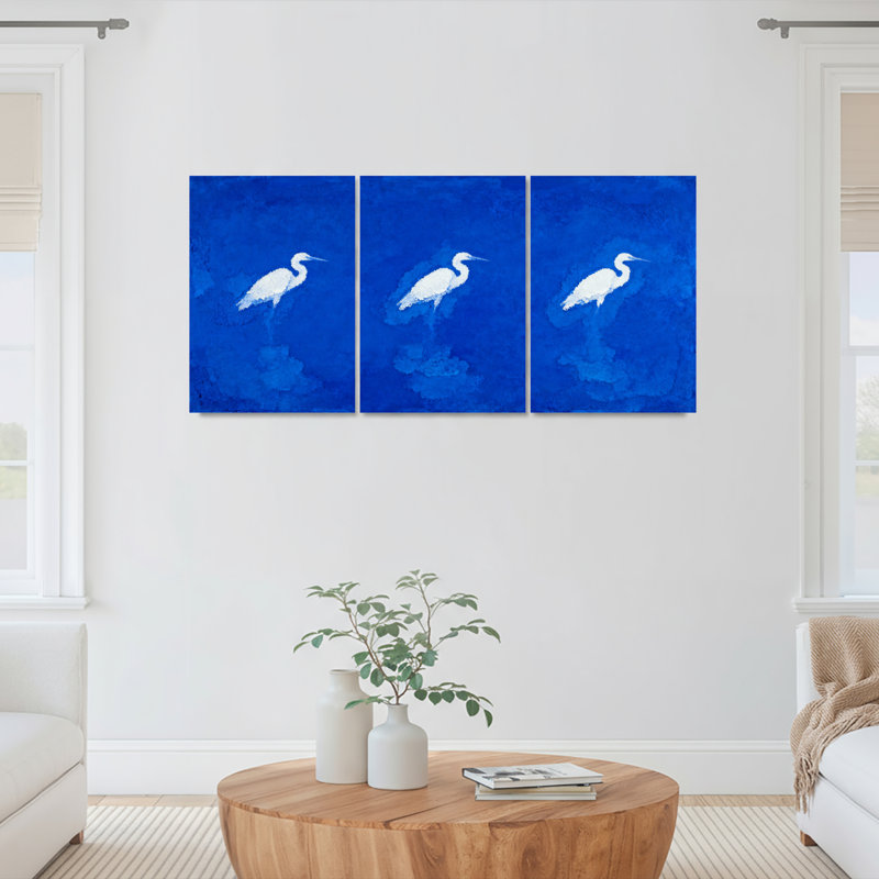 Ensemble de 3 tableaux sur toile tendue représentant un héron sur fond bleu, H 36 po x l 72 po