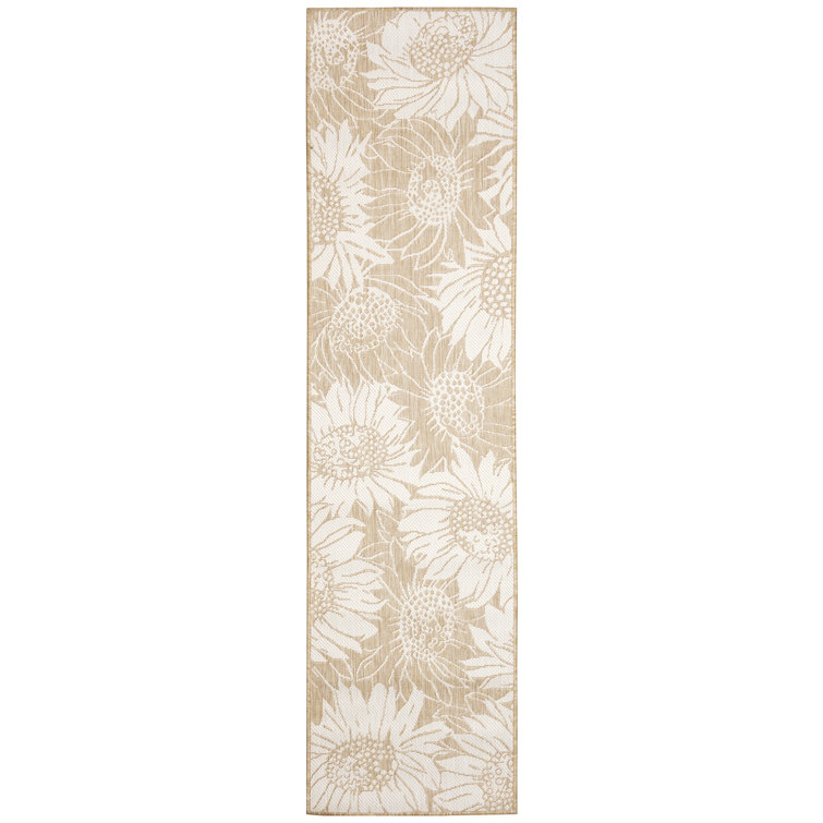 Vanness Floral Indoor / Outdoor Rug