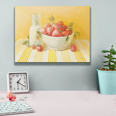 «Strawberries And Cream» par Danhui Nai, art mural sur toile