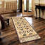 Tapis beige, 7 pi 10 po X 3 po, en polypropylène avec un doux velours beige