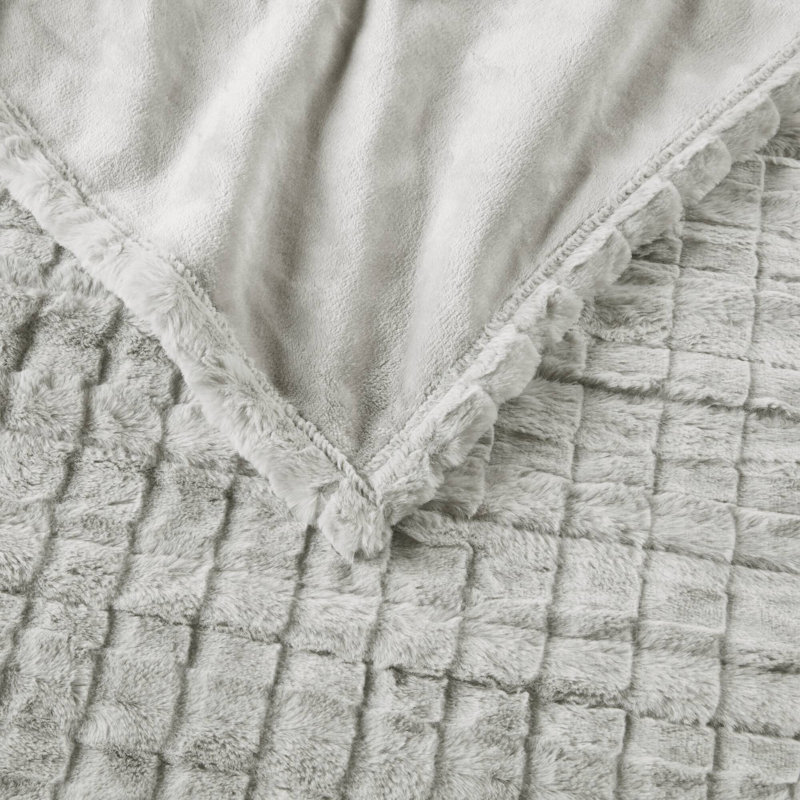 Beautyrest Zuri Oversized Heated Faux Fur Throw, White