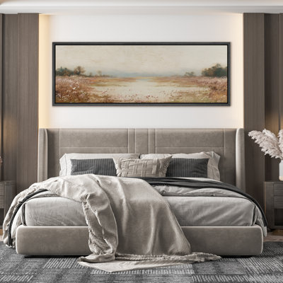 «Floral Meadow by the Lake Landscape» dans des tons neutres doux