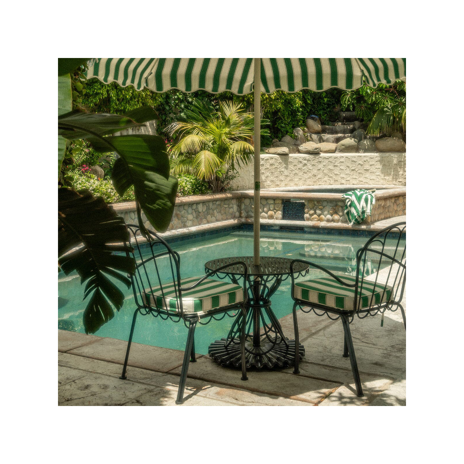 The XL Clamshell Base - 90 Lbs, Black