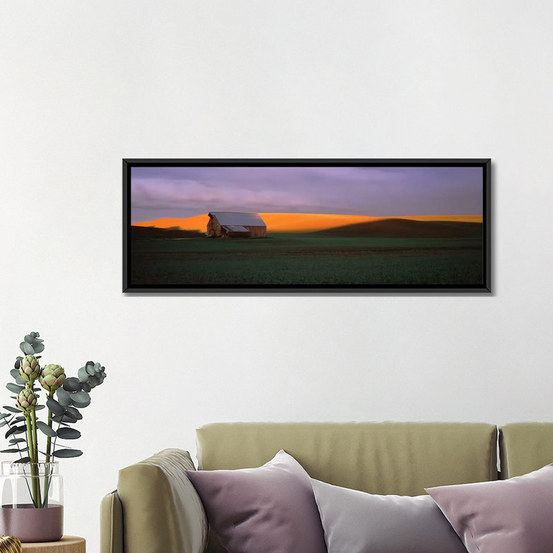 Grange de grange panoramique dans un terrain au coucher du soleil dans palouse, washington, reproduction de photo sur toile