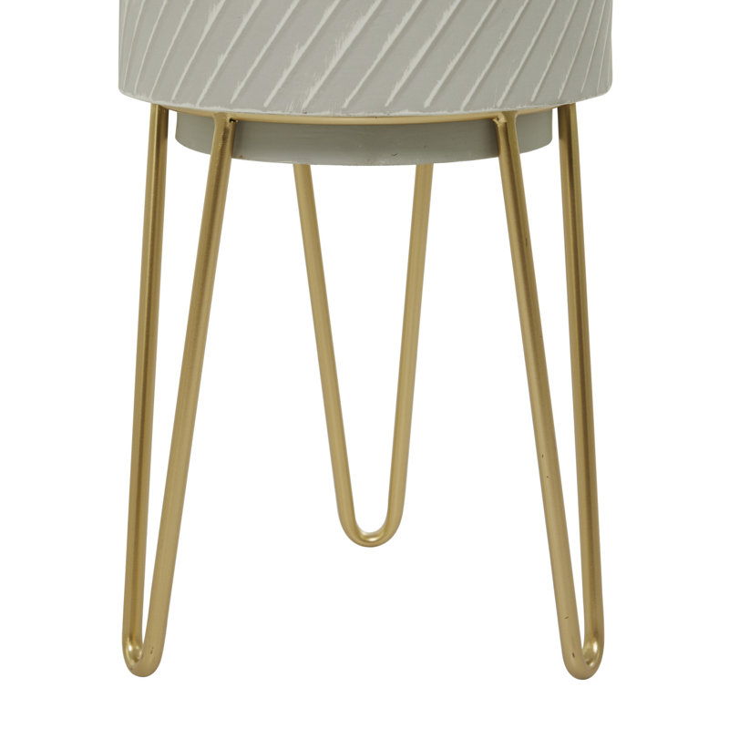 Makail Metal Planter