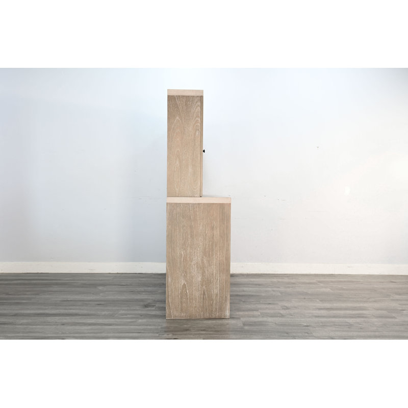 Bar rustique en bois avec huche