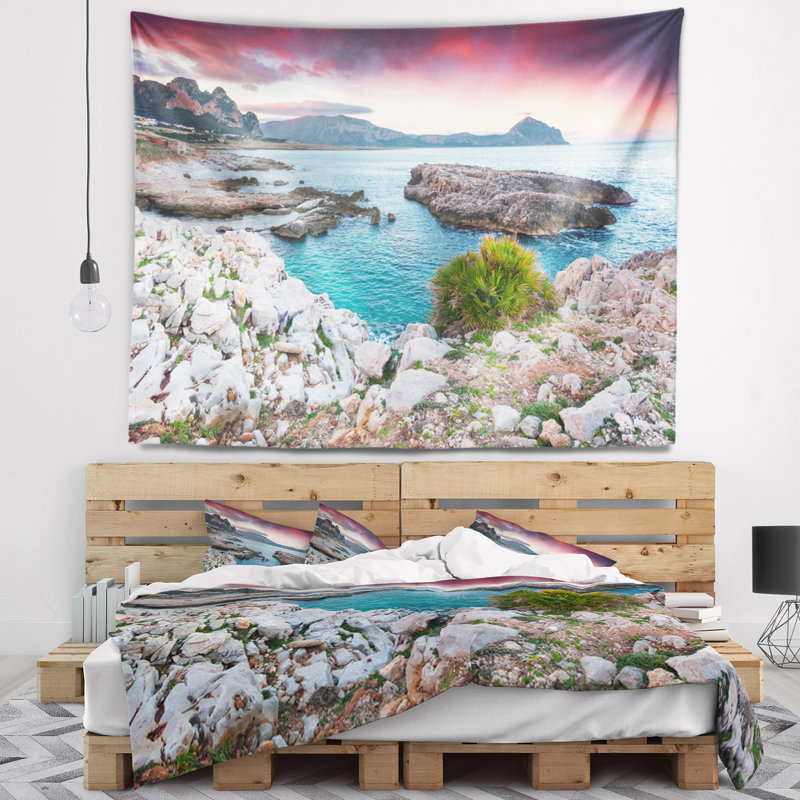 Paysage, réserve naturelle, tapisserie de Monte Cofano, H 78 po x l 92 po