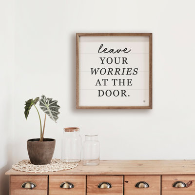 Laissez vos soucis à la porte en blanc