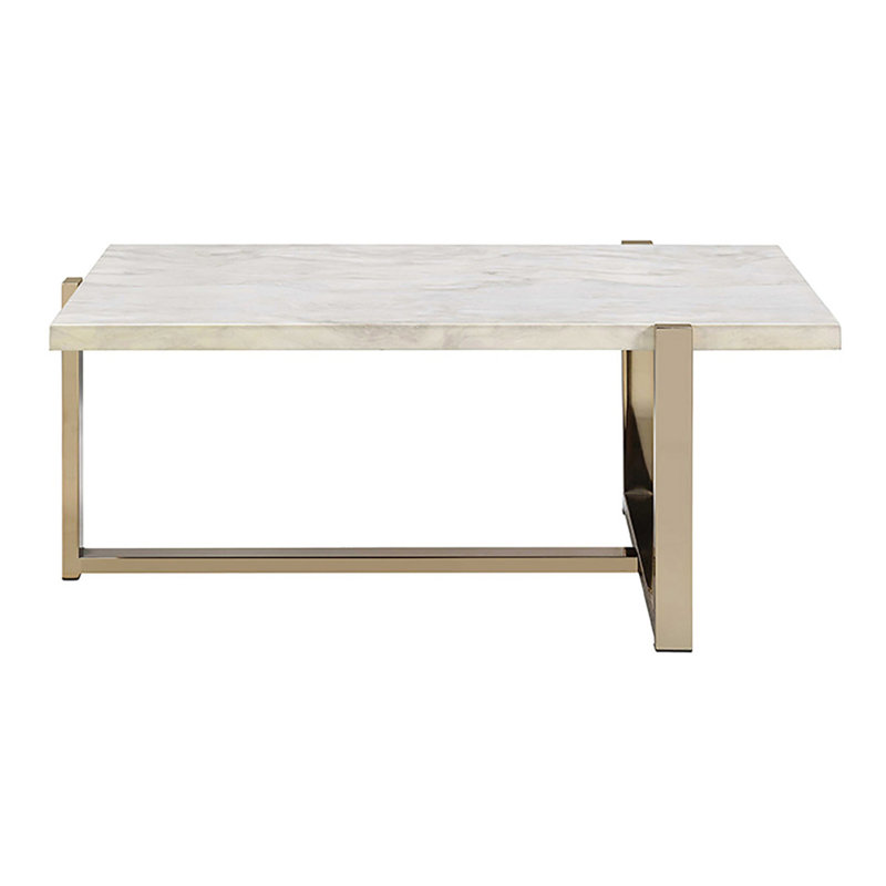 Table basse blanche et champagne