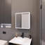 Armoire de salle de bain moderne blanche avec miroir et trois tablettes réglables-121364535