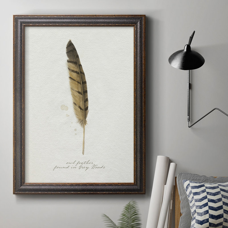 Toile encadrée Found Feather III de qualité supérieure - prête à être accrochée, H 27 po x l 18 po x P 2,5 po