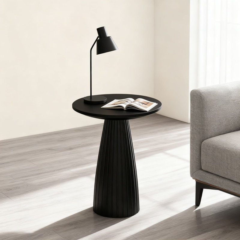 Table d'appoint cannelée à piédestal avec base lestée, table de bout moderne pour petits espaces dans le salon et la chambre à coucher