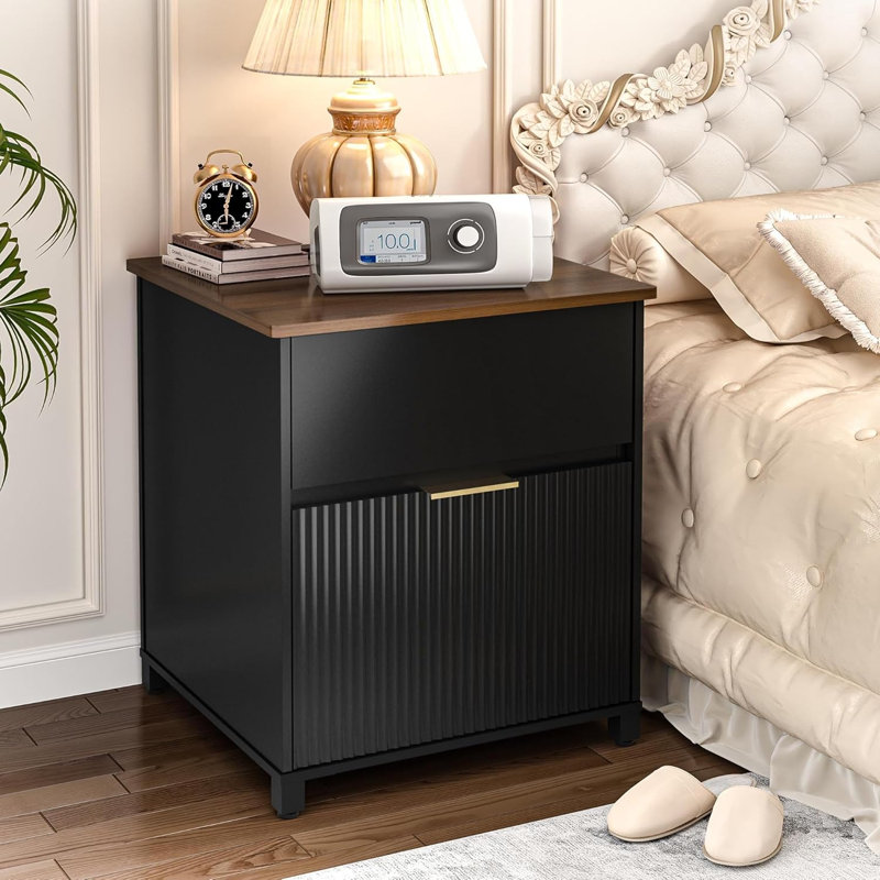 Table de chevet avec rangement CPAP, table de chevet CPAP avec trou de tuyau et panneaux d'accès latéraux, prise de courant incluse