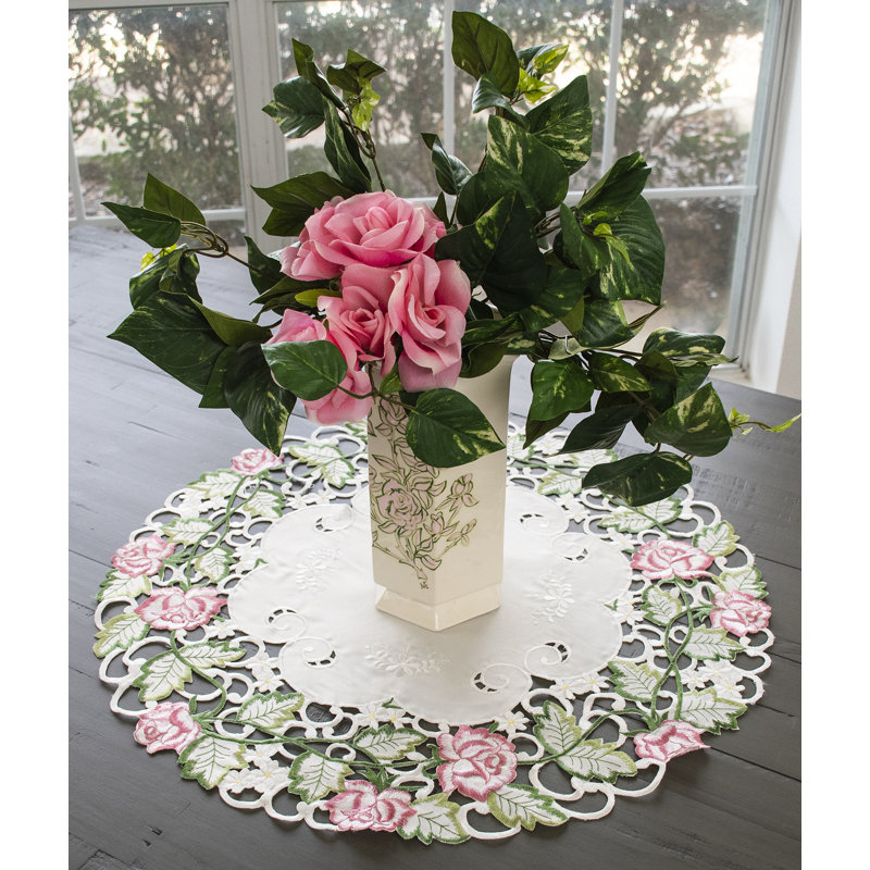 Donzae Pink Rose Table Topper/ Doily (22" Rd)
