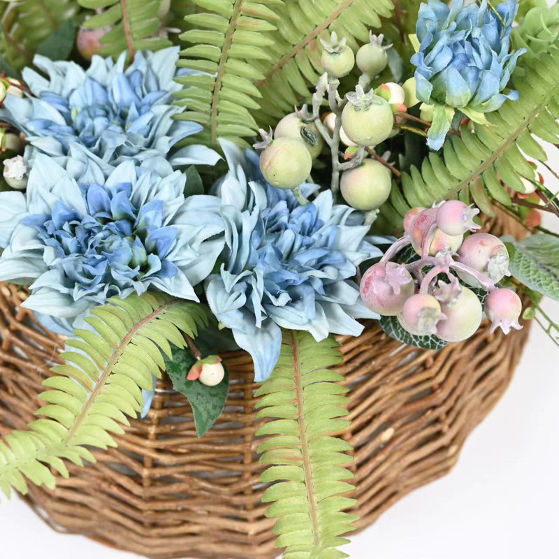 Arrangement floral de baies artificielles de printemps et d'été avec panier pour décoration murale de porte d'entrée