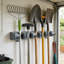 Organisateur de rangement mural pour balais, vadrouilles et outils longs - Gris