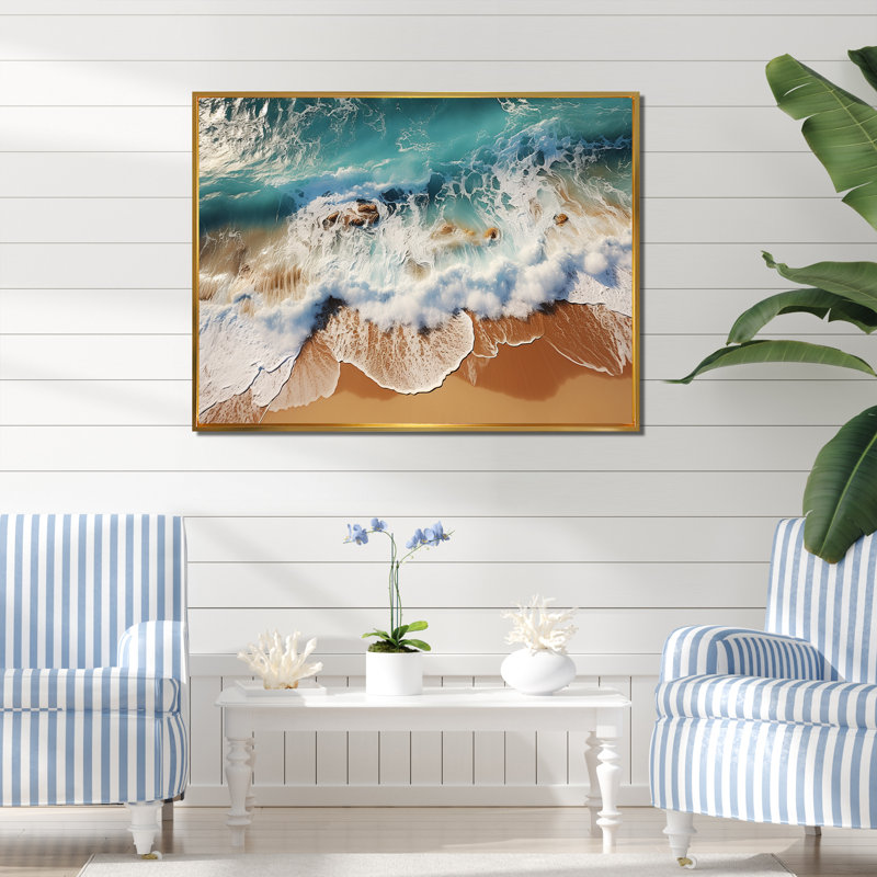 Ciel bleu ciel, vagues côtières III - art mural plage, Cadre flottant doré, H 34 po x l 44 po x P 1,5 po