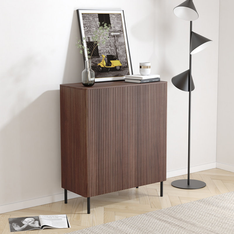 Buffet simple et spacieux, Noyer