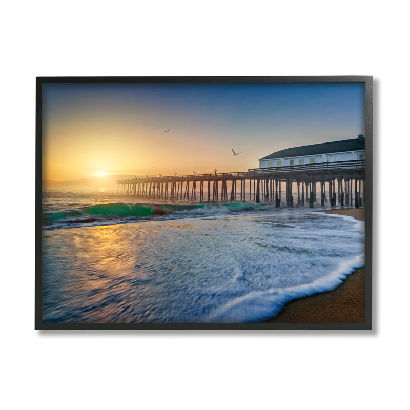 «Sunlit Coastal Pier», art de la giclée encadrée par Rick Berk, H 24 po x l 30 po x P 1,5 po, Giclée encadrée noir minuit
