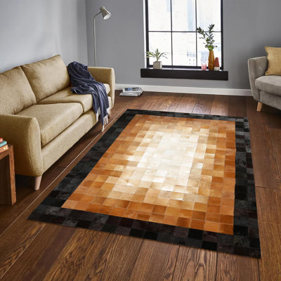 Tapis brun et beige en cuir de vache avec bordure noire, grand tapis pour le salon