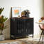 Armoire avec porte grillagée à lattes rayées, armoire de style moderne, panneau de fibres à densité moyenne de haute qualité et pieds en métal