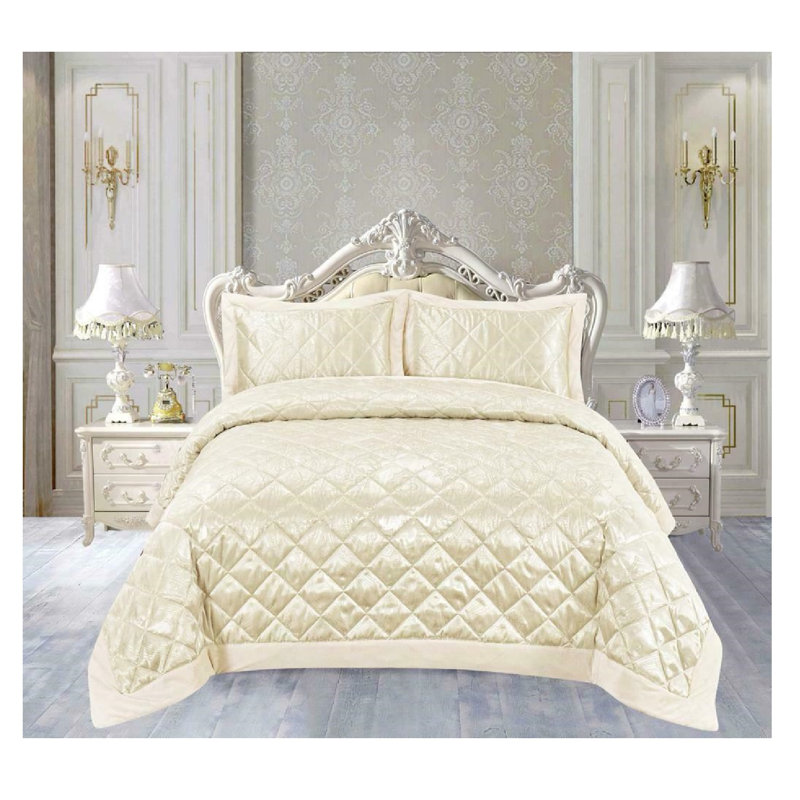 Haith Polyester Floral Bedspread with Pillowcases, Double Bedspread - 2 Pillowcases, Beige