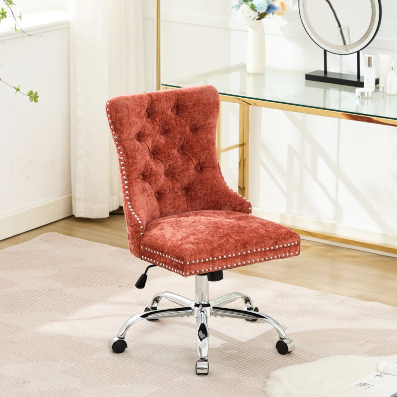 Chaise de bureau beige moderne en velours, réglable et pivotante, avec boutons fabriqués à la main, garniture cloutée décorative, structure élastique triple, bureau pivotant de style américain recouvert de tissu doré, boutons