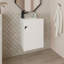 Meuble-lavabo flottant blanc avec porte-146961230