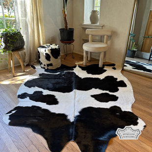 Tapis naturel et naturel en cuir de vache noir et blanc