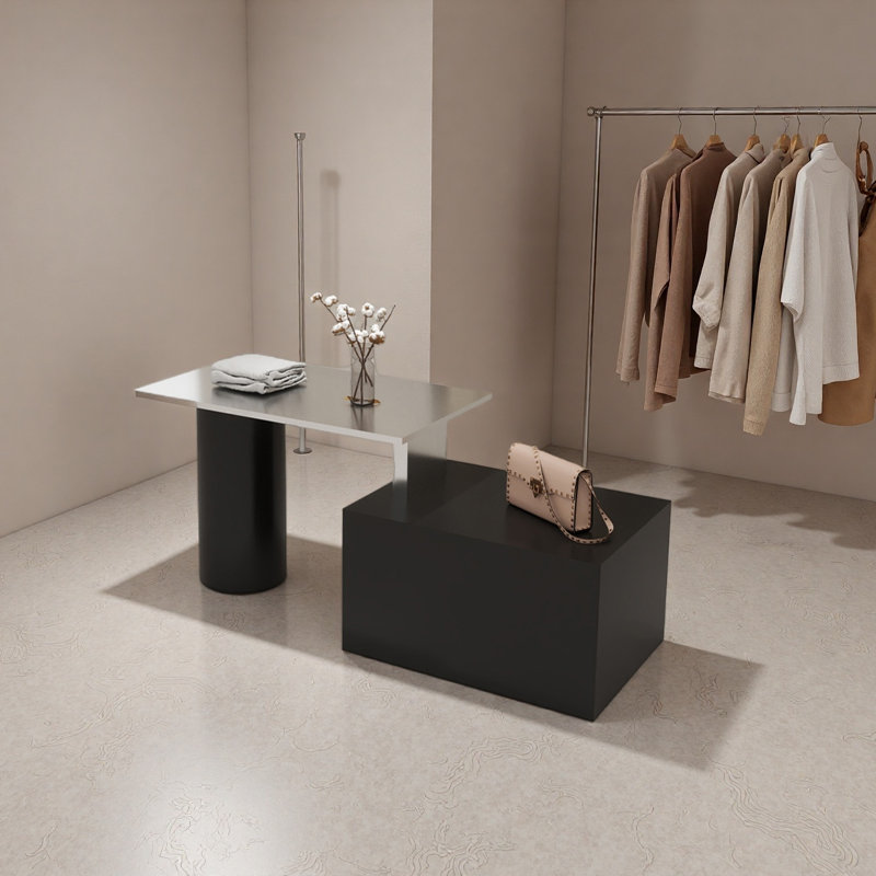 Présentoir dans le magasin de vêtements