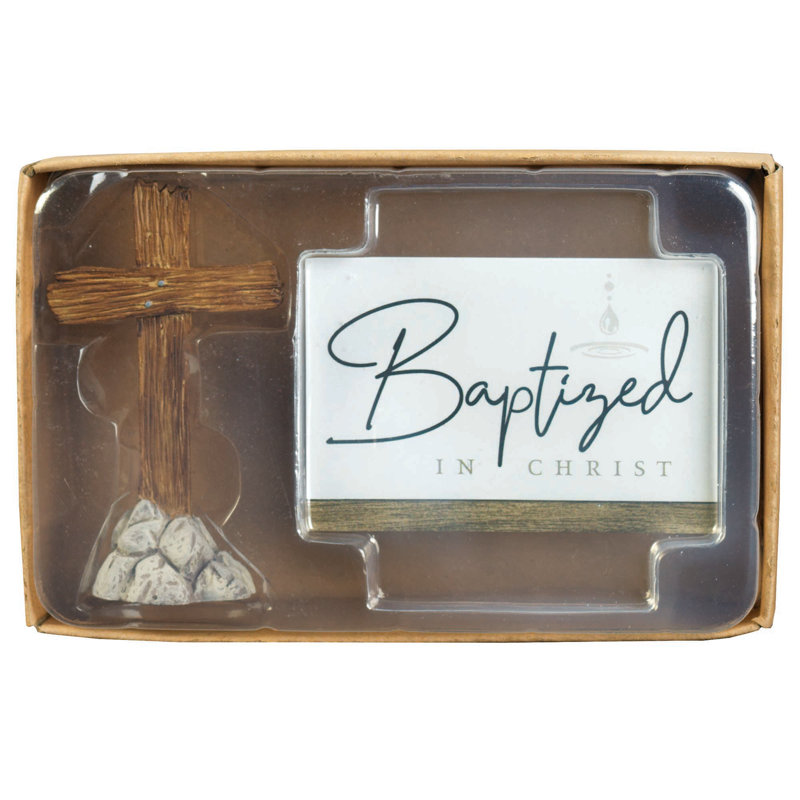 Figurine en croix avec carte baptisée