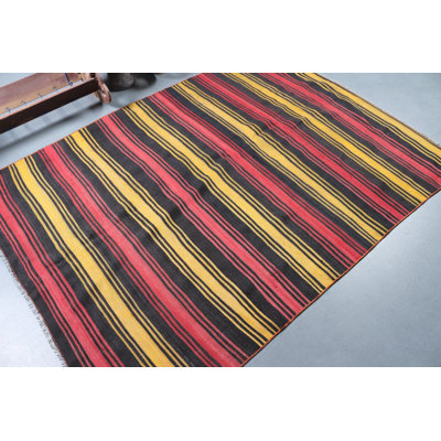 Tapis turc vintage tissé à la main avec des rayures audacieuses en rouge, noir et jaune pour une décoration intérieure unique et un tapis tissé traditionnel