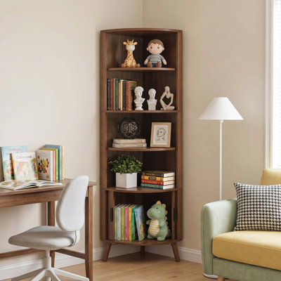 Étagère d'angle à 5 niveaux, bibliothèque d'angle de 67 po de hauteur, étagère d'angle autoportante en bois avec portes coulissantes et tablettes ouvertes, gain de place, armoire de rangement d'angle moderne pour le salon, la cuisine, le bureau (noyer)