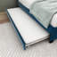 Grand lit moderne bleu avec lit gigogne et rangement, revêtement en velours élégant, lattes robustes, assemblage facile, idéal pour les tiroirs de rangement multifonctionnels de la chambre principale, cadre, aucun sommier nécessaire-709436931