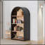 Bibliothèque à 4 niveaux arquée noire de 43 pouces de hauteur avec tablettes de rangement, alliant charme classique et élégance moderne pour une utilisation polyvalente à la maison