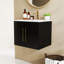 Ensemble de meuble-lavabo mural 24 po avec lavabo, portes doubles, charnières à fermeture en douceur, cuve en céramique, assemblage facile, poignée longue en métal doré, espace de rangement, noir brillant