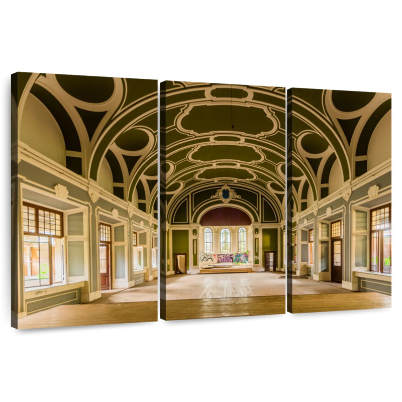 Salle de bal bien éclairée, H 28 po x l 45 po