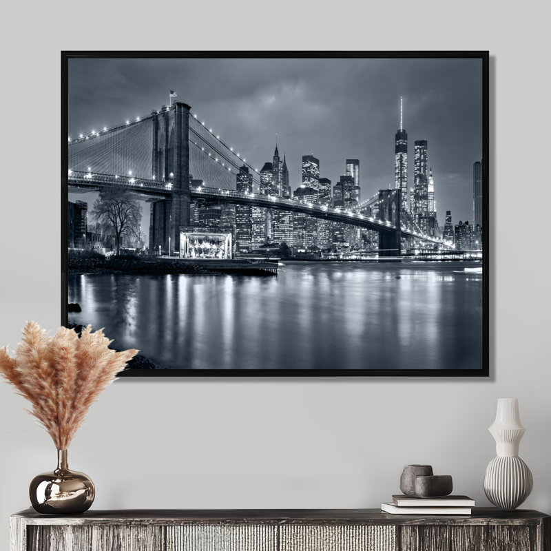 Panorama de la ville de New York la nuit, photographie sur métal, H 30 po x l 40 po, Reproduction avec cadre flottant, Noir