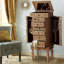 Armoire à bijoux en chêne patiné ABF78B7F0C924EFE95F51B58E0B0DB78