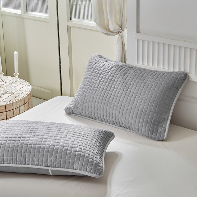 Zipper-Enclosed Quilted Pillowcase Set (2-Piece), Machine Washable Polyester Fiber Material, Breathable and Comfortable, Suitable for Bedrooms and Hotel Rooms